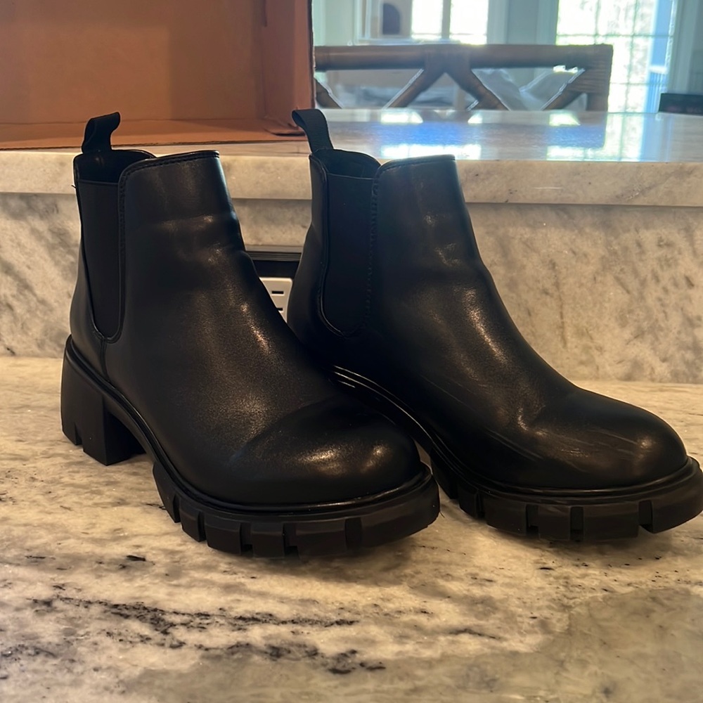 Steve Madden size 8 Howler